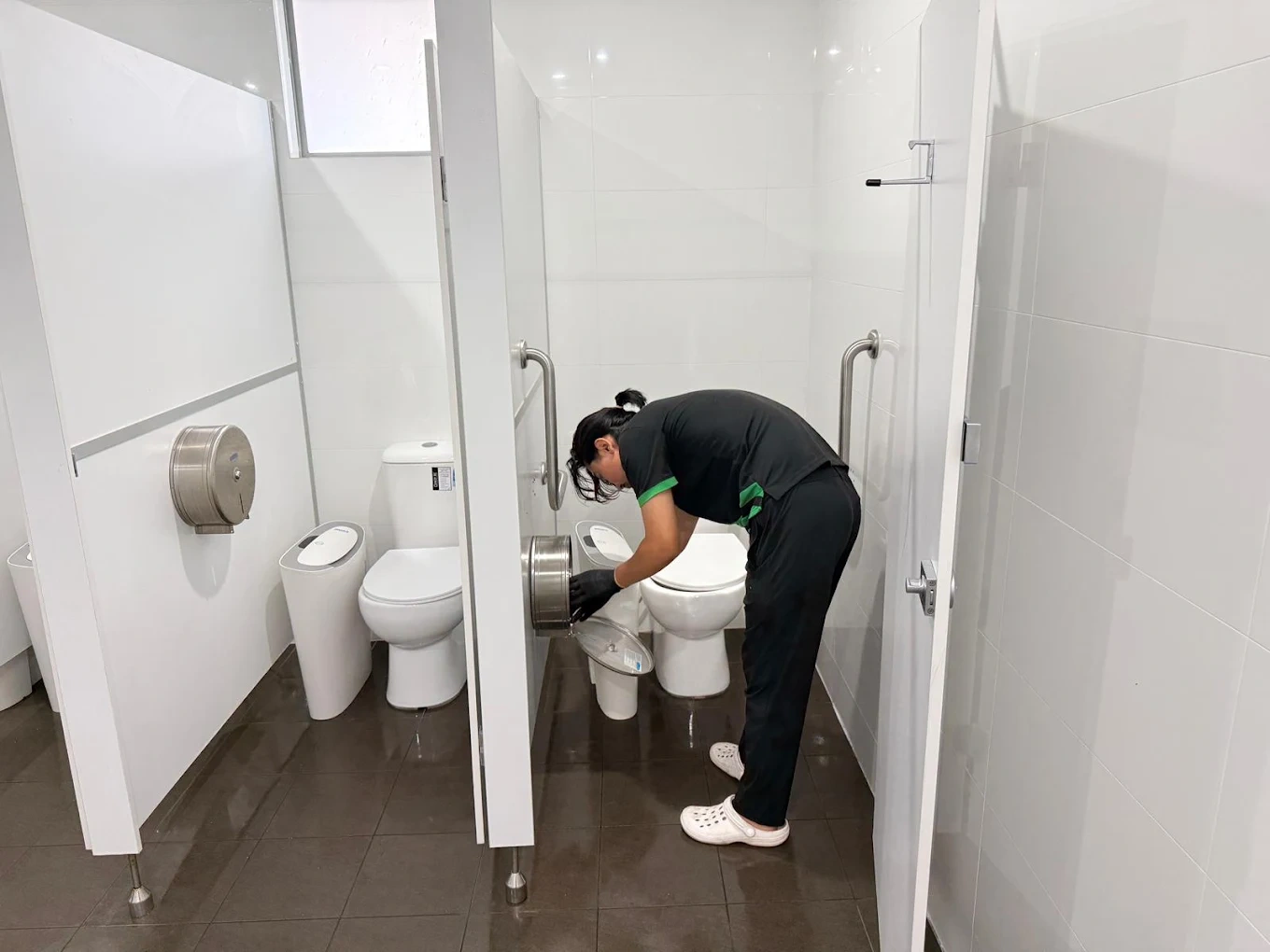 KV Cleaning Group cleaner cleaning a commercial bathroom in Sydney